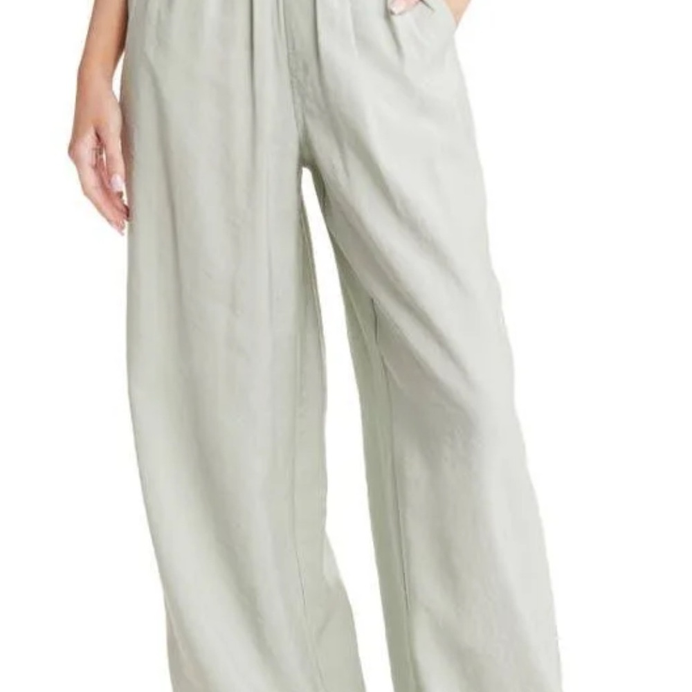 Carley Women's Wide-Leg Pants in Light Green